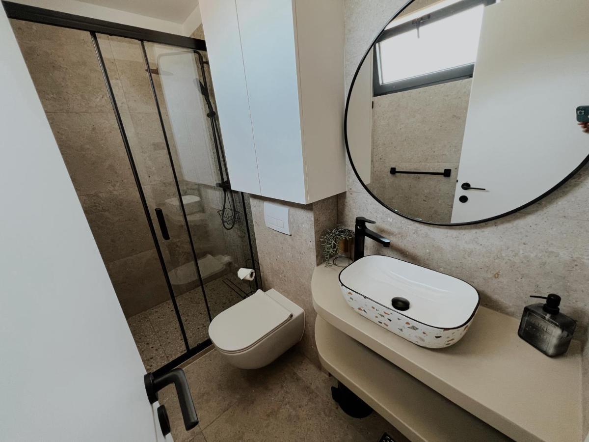 Čilipi Dawn & Dusk - Modern Two Bedroom Apartment With Mountain Views מראה חיצוני תמונה