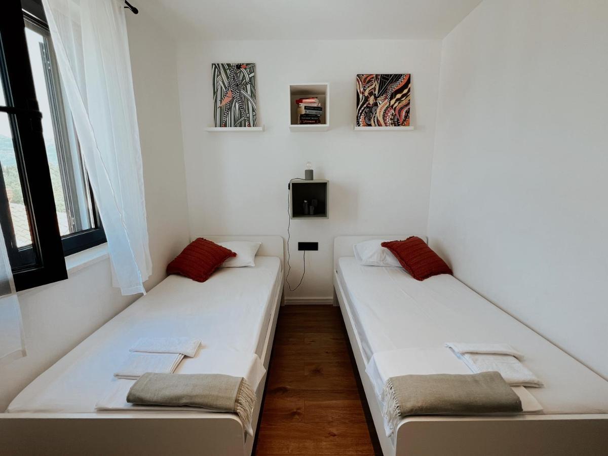 Čilipi Dawn & Dusk - Modern Two Bedroom Apartment With Mountain Views מראה חיצוני תמונה